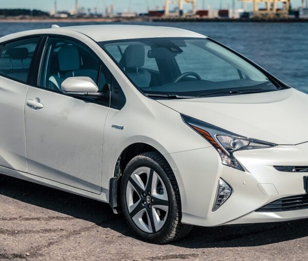 toyota-prius-sedan-idv travels