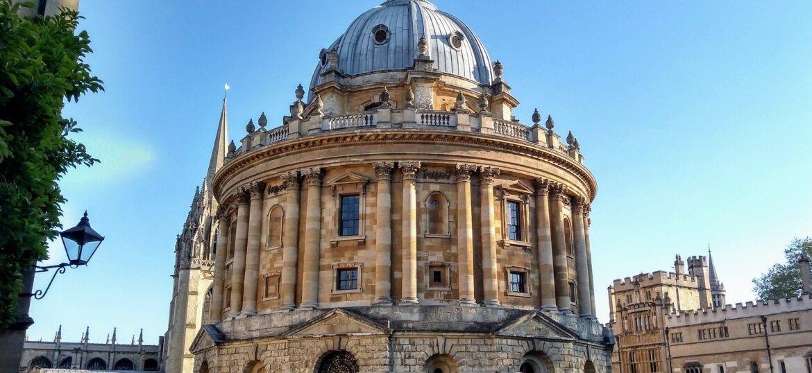 Navigating from Heathrow Airport to Oxford with IDV Travels for a Seamless Oxford Experience oxford University