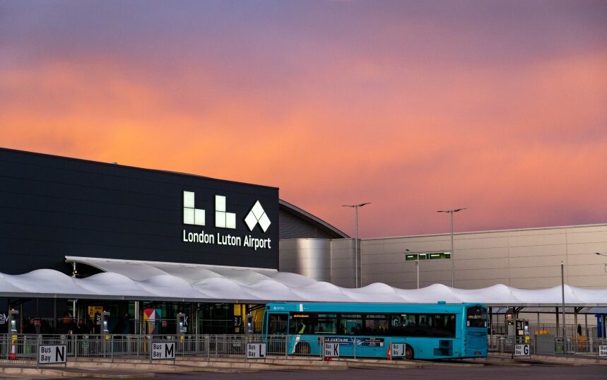 Luton Airport taxi services using IDV Travels, Are there taxis available at Luton Airport?, How much is a taxi to Luton Airport? Is Uber available in Luton?